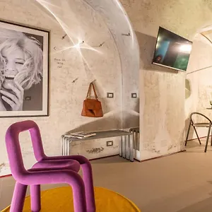 Ruins_design Loft 150 Mt From Colosseum Roma